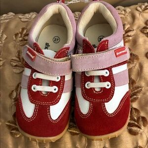 NWOT Shoemees Charming Kids Sneakers